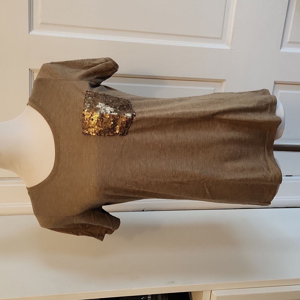 Heathered Tee w/ sequined pocket